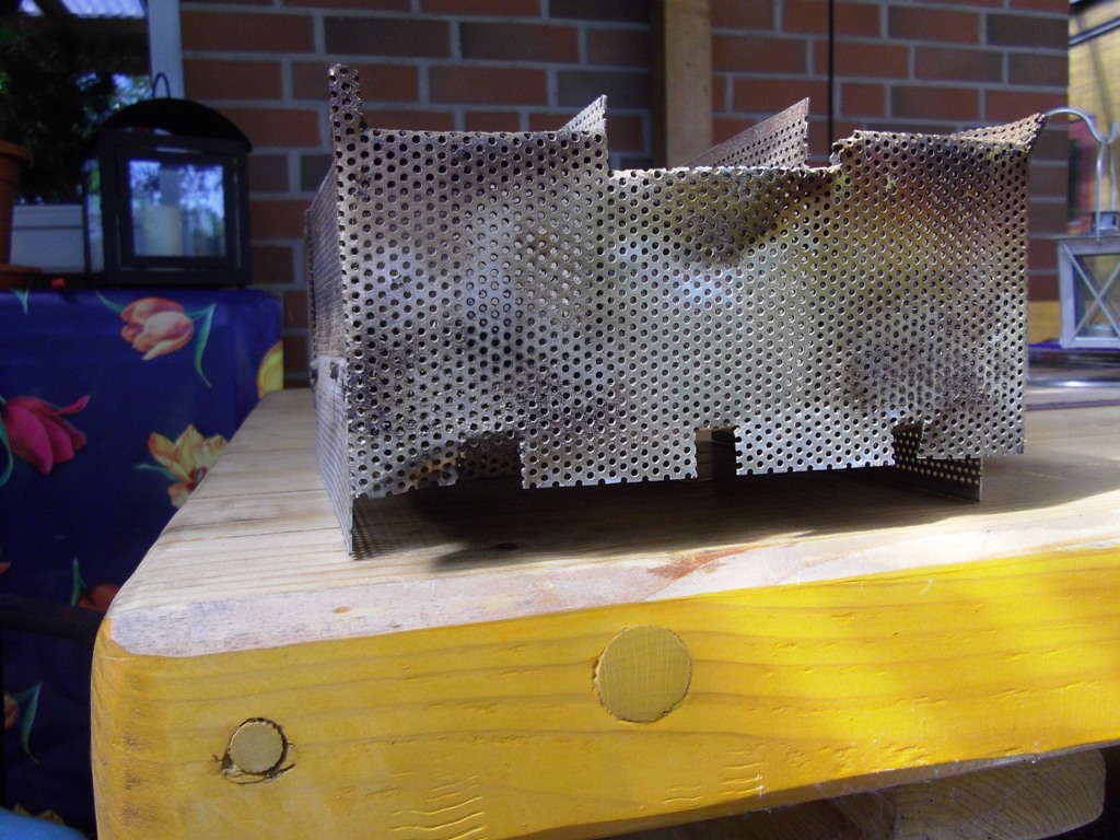 Ich hab den sparbrand noch etwas<br /><br />&quot;aufgebockt&quot;, damit die frischluft gut<br /><br />von unten dranne kommt!