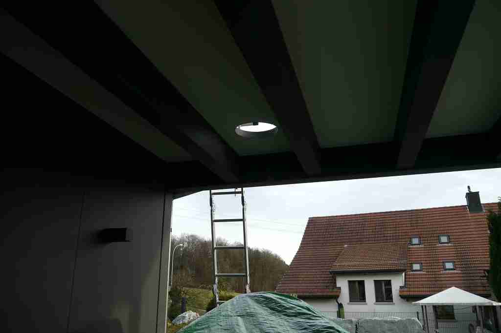 Und dann von Oben mit der Stichsäge das Loch ausgesägt.