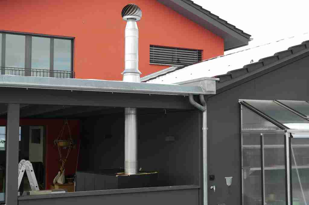 Der Kamin mit dem Rotovent im Ganzen.