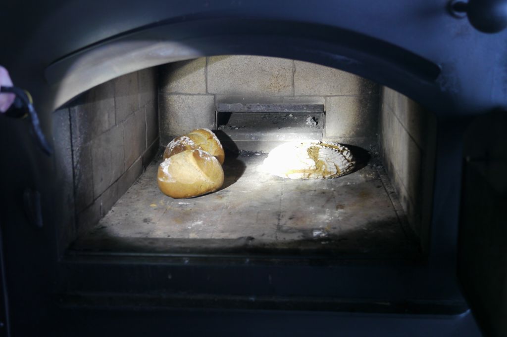 Das dritte Brot ist ne Flunder geworden....jup das Roggenbrot...<br />Schmecken tuts saulecker meint meine Frau