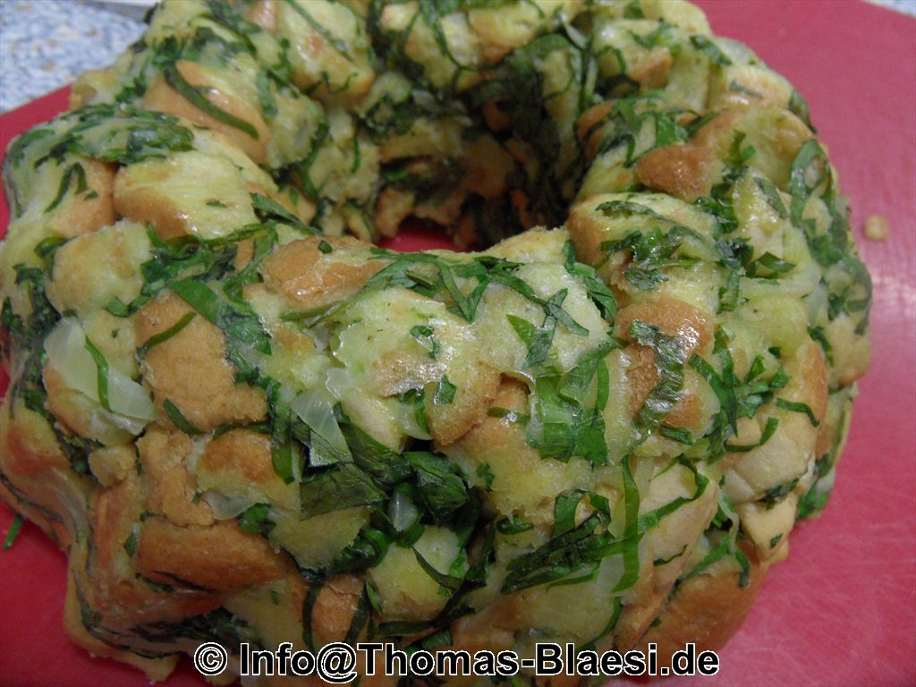 Serviettenknödel mit Bärlauch1.jpg