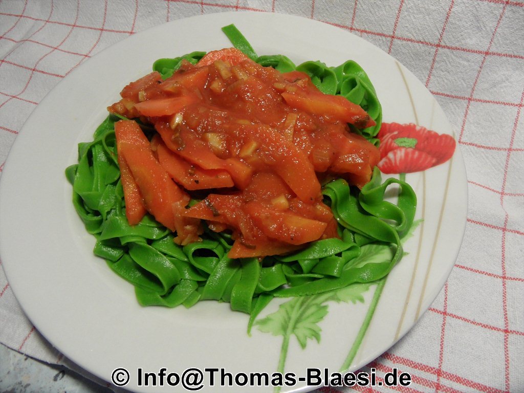 Bärlauchnudeln mit Tomatensauce.jpg