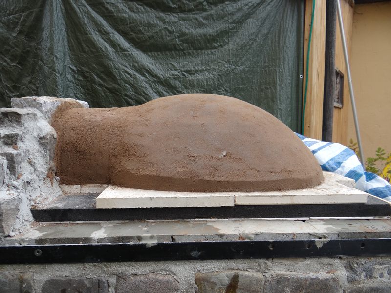 Negativform der Kuppel aus Sand