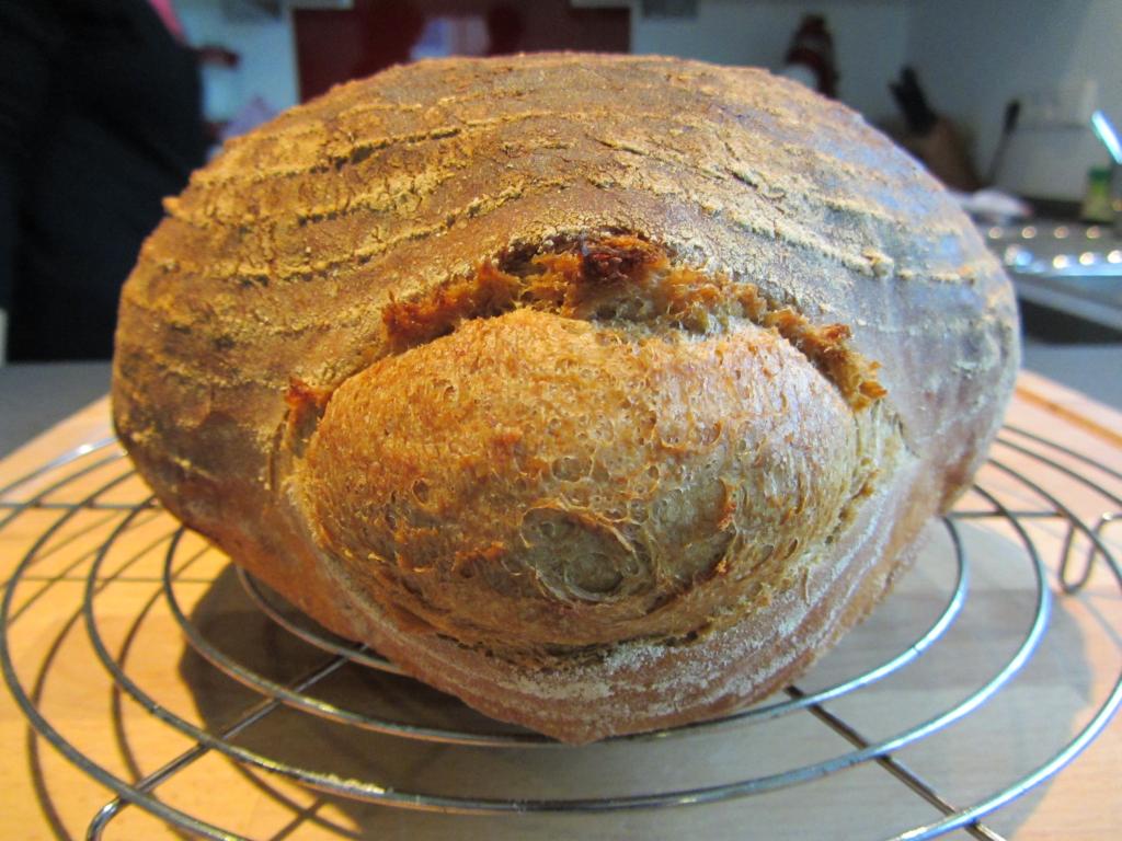 Ätsch! Ich bin ein Holzofenbrot und lasse mich nicht in eine runde Form pressen