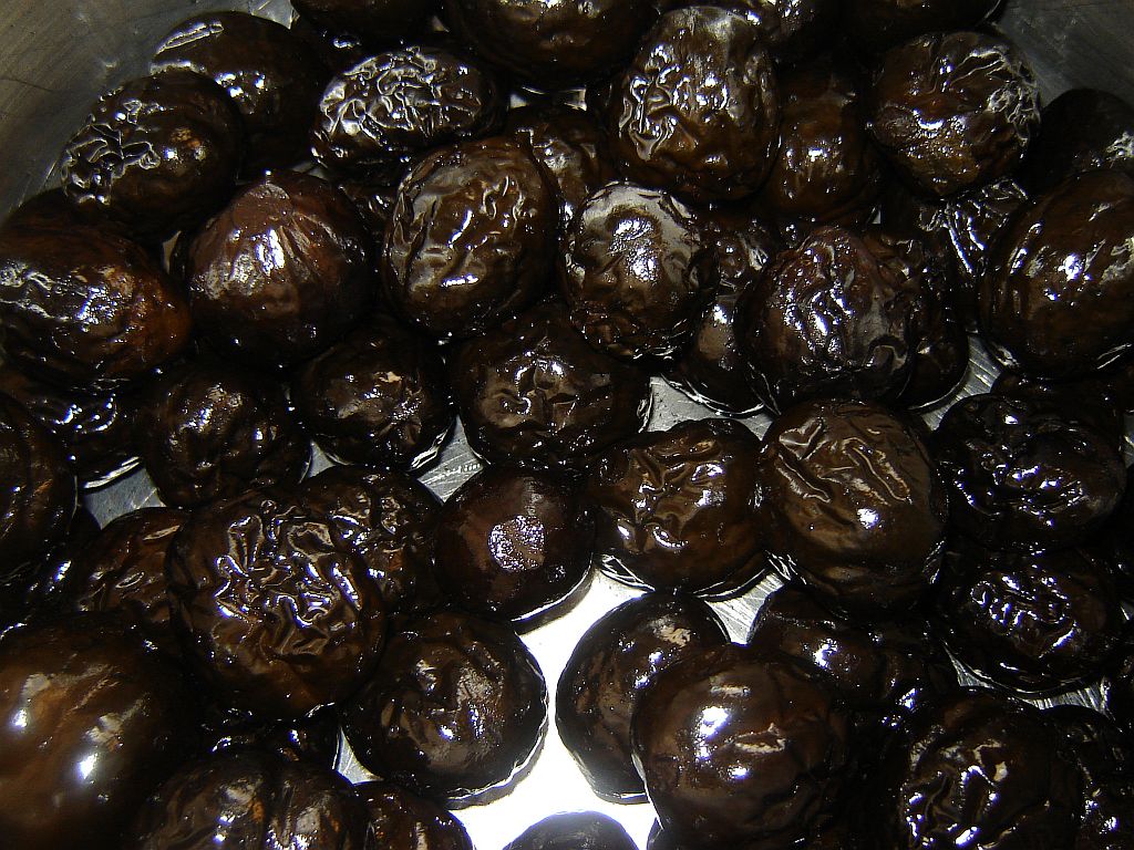 Schwarze Nüsse 12.jpg