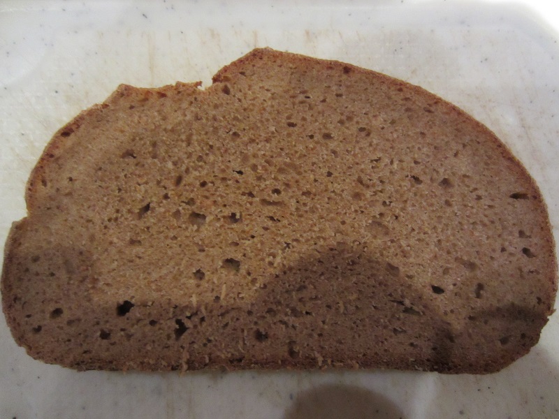 Bauernbrot Anschnitt.JPG