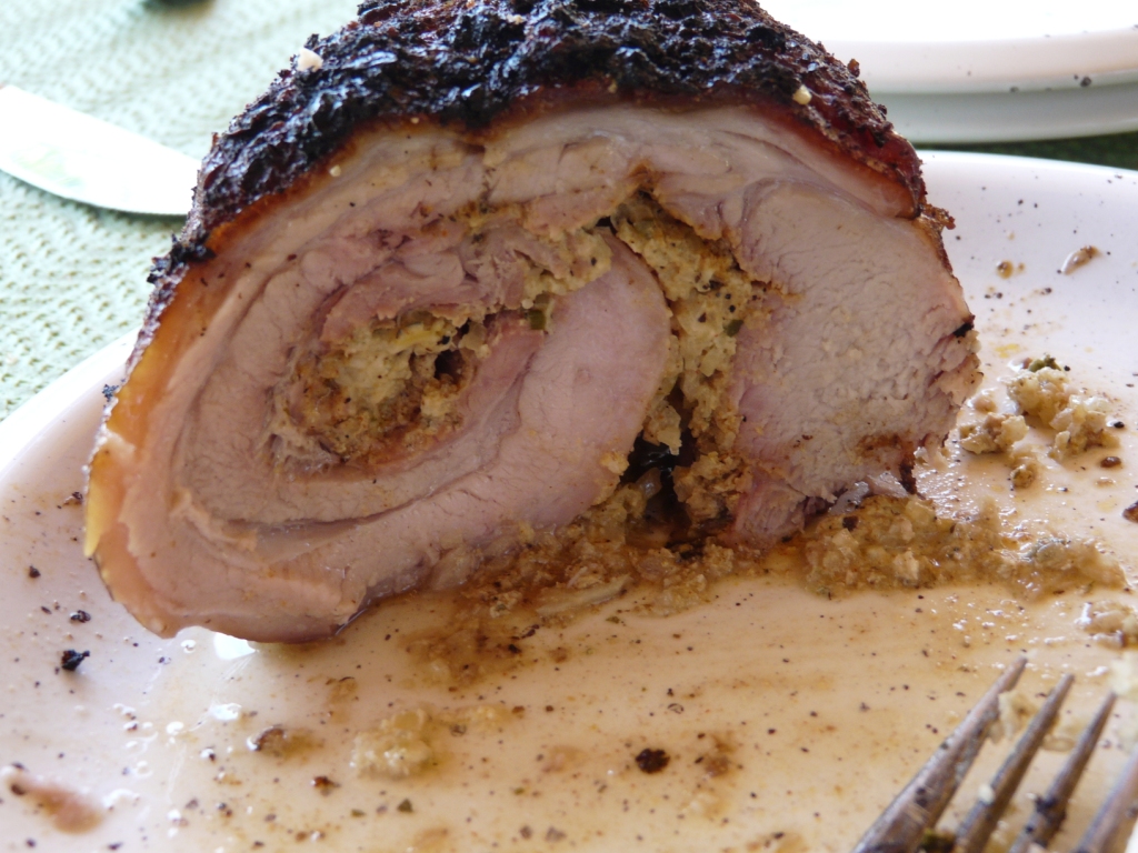 Spanferkelrolli fertig Anschnitt.JPG