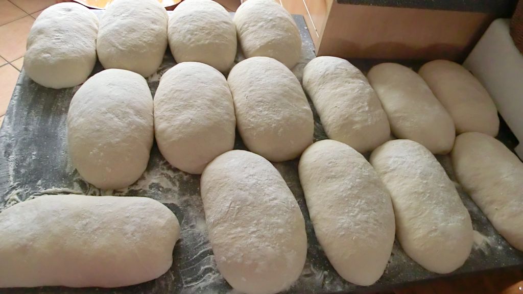 Teiglinge Krustenweißbrot