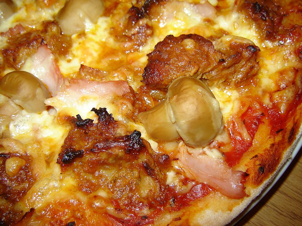 Pizza_Gulasch_03.jpg