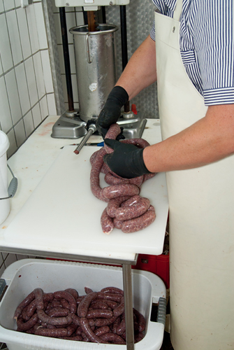 die Wildbratwurst im Schweinedarm