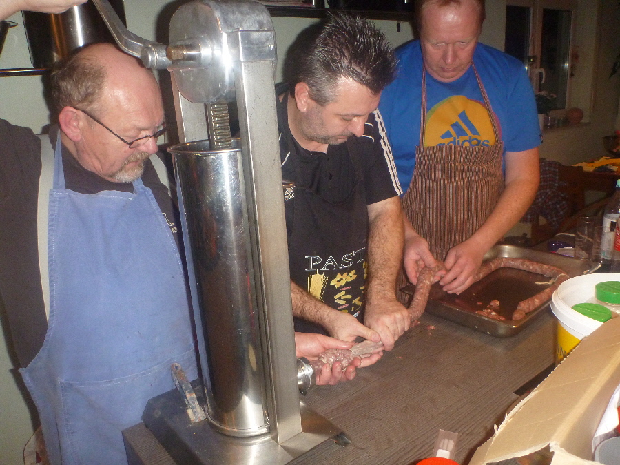 Drei Mann kein Plan aber Wurst kam unten raus