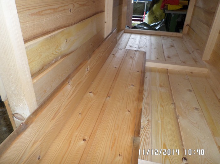 Etwas gebräunt, aber sonst noch prima in Ordnung: Profilholz für Innenausbau