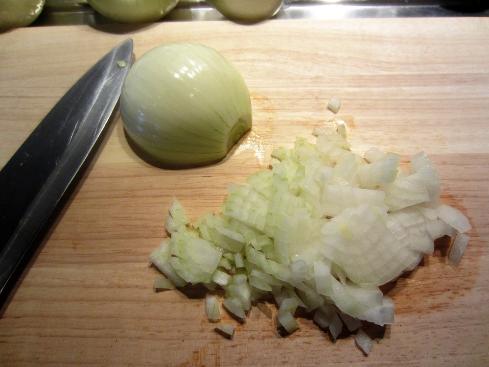 Zwiebeln gewürfelt.JPG
