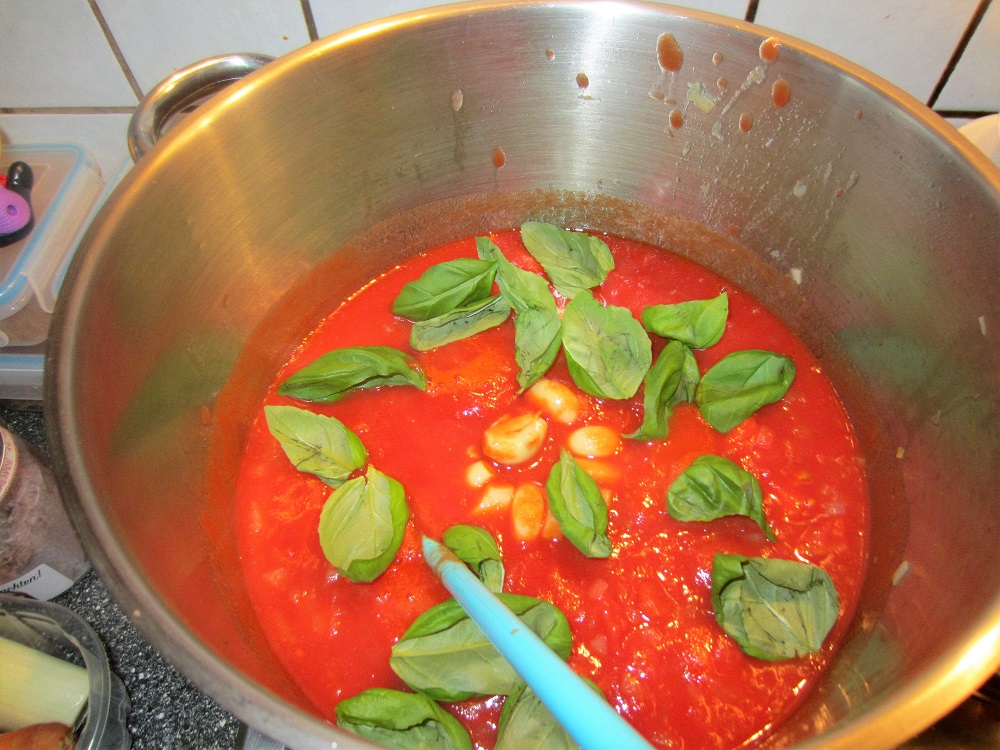 Basilikum trifft Tomate.JPG