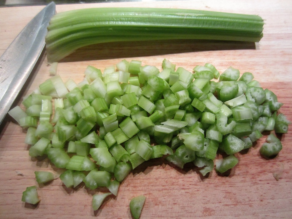 Staudensellerie kleingemacht.JPG