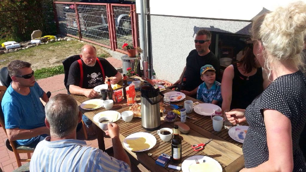 Die &quot;Blonde&quot; Dame die uns den Rücken zu kehrt ist meine Regierung Simone