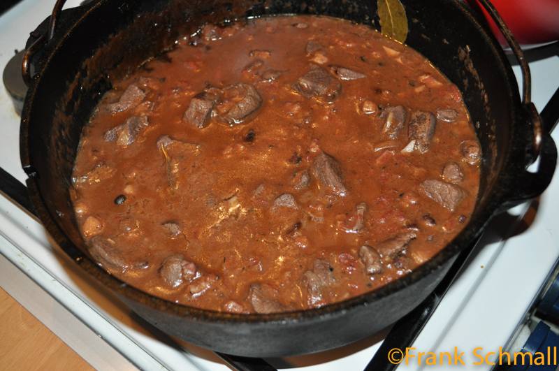 Rehgulasch vorbereitet zum 1 Weihnachtstag