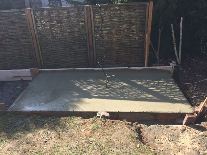 rechts soll der Pizzaofen gebaut werden, links daneben eine Fläche zum ablegen diverser Leckereien und diverser Getränke