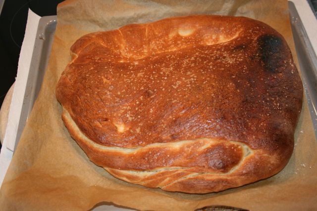 Fertiges Brot - nicht mit Leinsamen, sondern mit Salz bestrichen