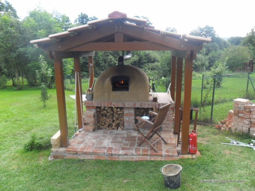 leider haben ein paar ziegeln gefehlt und ein stück ofenrohr. naja, so ists manchmal mit den baustoffhändlern.