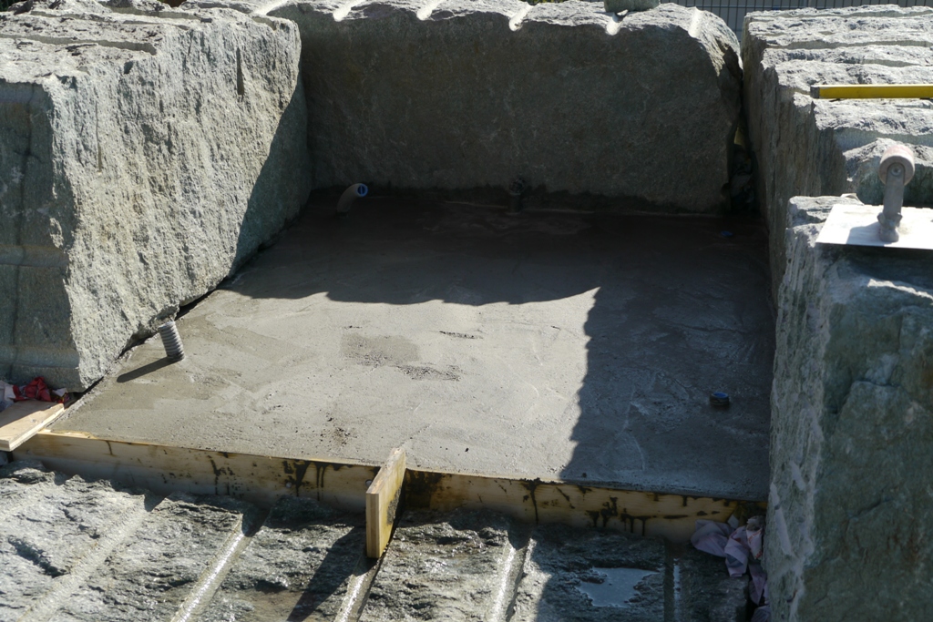 Ein Fundament auf freier Fläche wäre definiv einfacher gewesen...